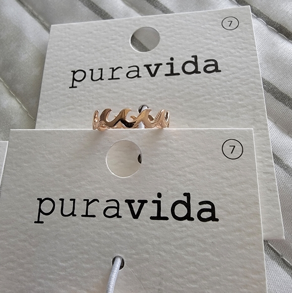 NWT! Set of 4!! Wave Band Rings - Picture 4 of 4